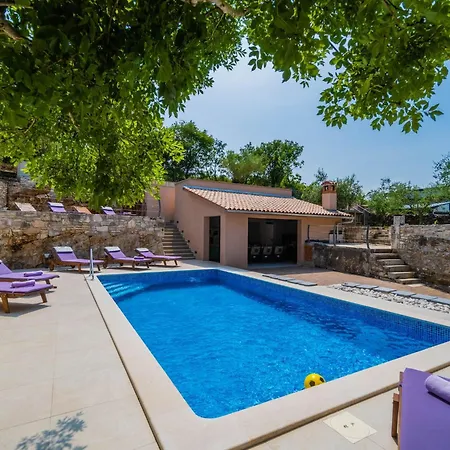 Βίλα Peaceful In With Swimming Pool Rakalj