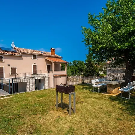 Peaceful In With Swimming Pool Rakalj