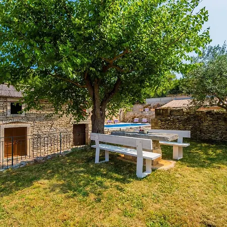 Peaceful In With Swimming Pool Rakalj