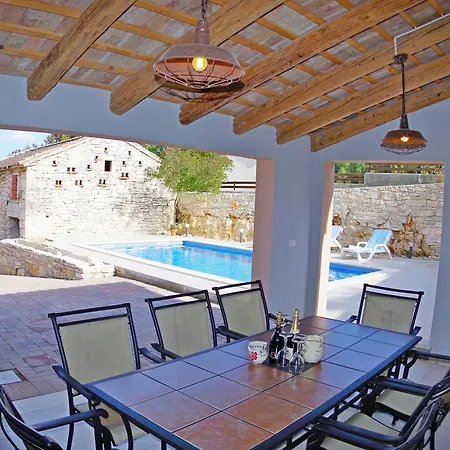 Peaceful In With Swimming Pool *