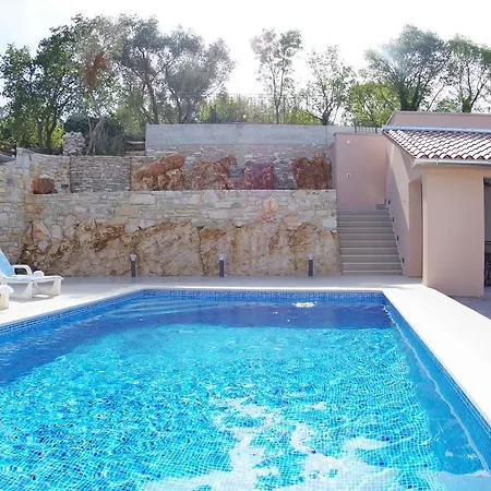 Βίλα Peaceful In With Swimming Pool *