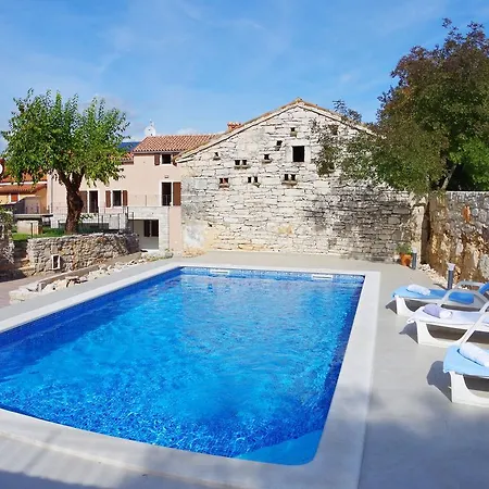 Peaceful In With Swimming Pool Βίλα