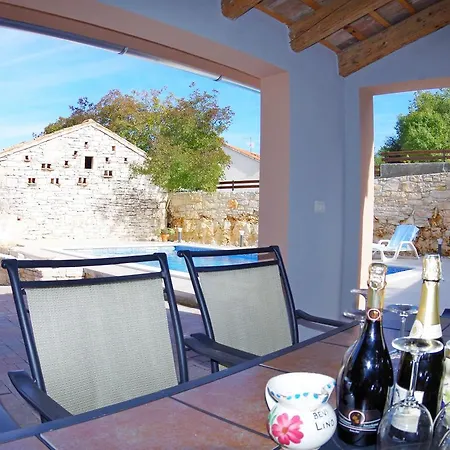 Βίλα Peaceful In With Swimming Pool Rakalj