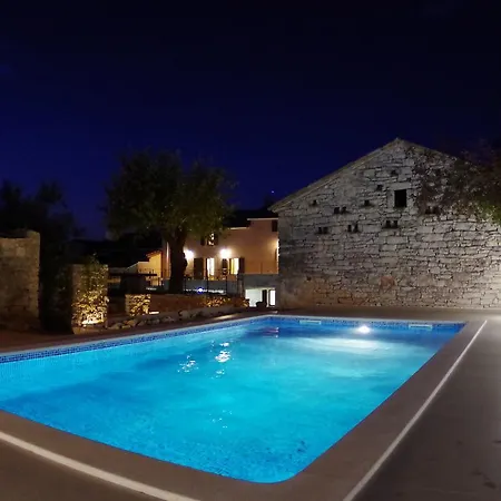Βίλα Peaceful In With Swimming Pool *