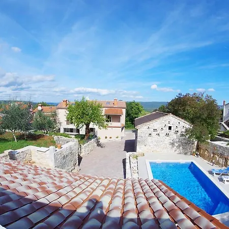 Peaceful In With Swimming Pool Rakalj