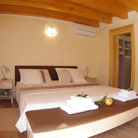 Peaceful In With Swimming Pool Вилла Rakalj
